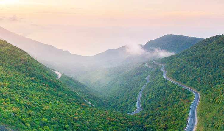 Hai Van Pass - the most scenic hillside roads in Vietnam 1 Hai Van Pass