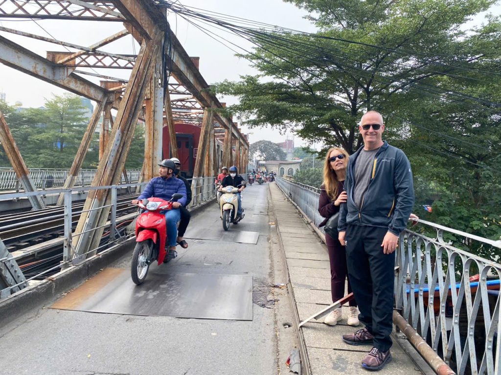 Guests marveling at the Long Bien Bridge, Hanoi’s enduring symbol of resilience. Tourists viewing the historic, French-designed Long Bien Bridge, Hanoi.