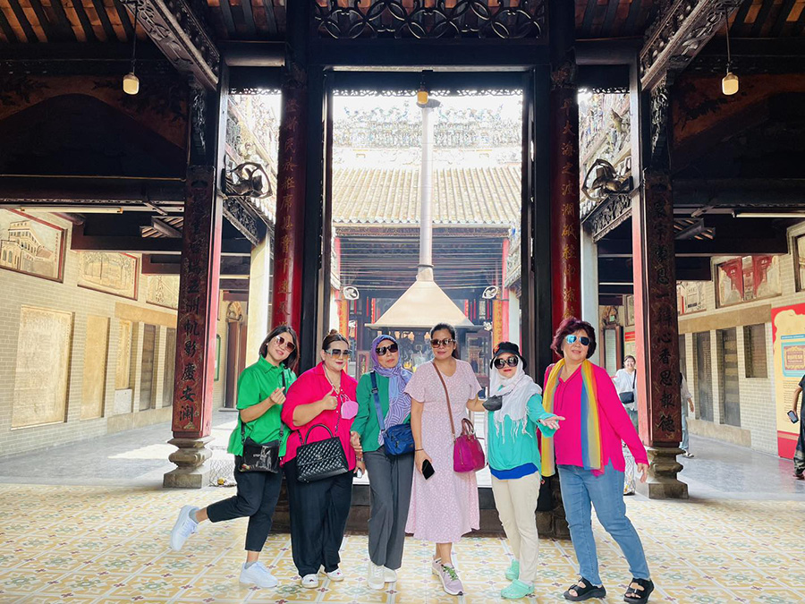 Singaporeans love our 15-day Vietnam Muslim tour! Explore with halal food & cultural immersion. Singaporeans love our 15-day Vietnam Muslim tour! Explore with halal food & cultural immersion.