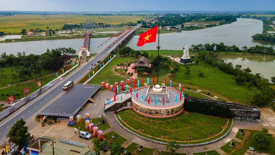 The frontier flag in the present northern shore - Vietnam Shore Excursions