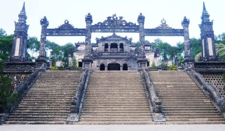 Khai Dinh Tomb: Pinnacle of mausoleum architecture 1 Khai Dinh Tomb