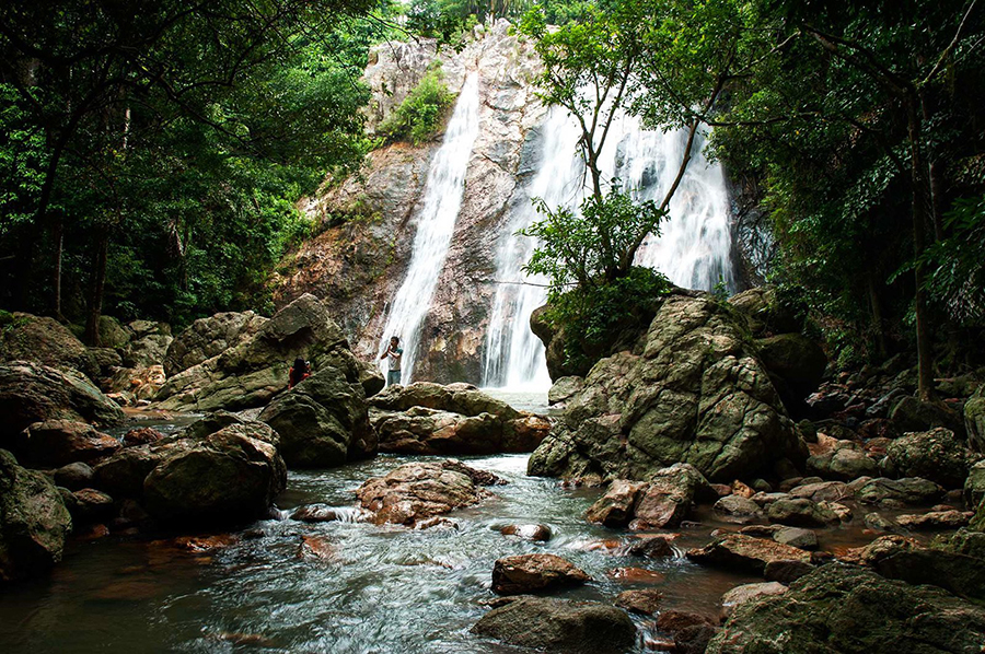 Cool off in the lush jungle pools of Na Muang Waterfall! Explore Koh Samui’s most stunning cascade on your private island tour. Na Muang Waterfall jungle natural pool Koh Samui shore excursion