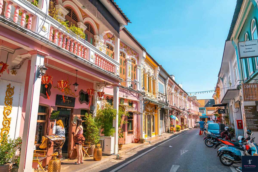 Stroll along charming streets lined with colourful Sino-Portuguese architecture in Phuket Old Town. Colourful historic shophouses and Sino-Portuguese architecture in Phuket Old Town on phuket essential highlights tour.