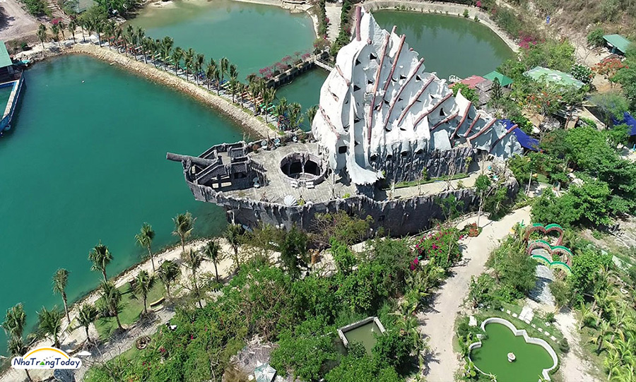 Tri Nguyen Aquarium: Explore Nha Trang’s unique ship-shaped aquarium and vibrant marine life. Tri Nguyen Aquarium: Explore Nha Trang's unique ship-shaped aquarium and vibrant marine life, a part of grand tour vietnam 19 days.