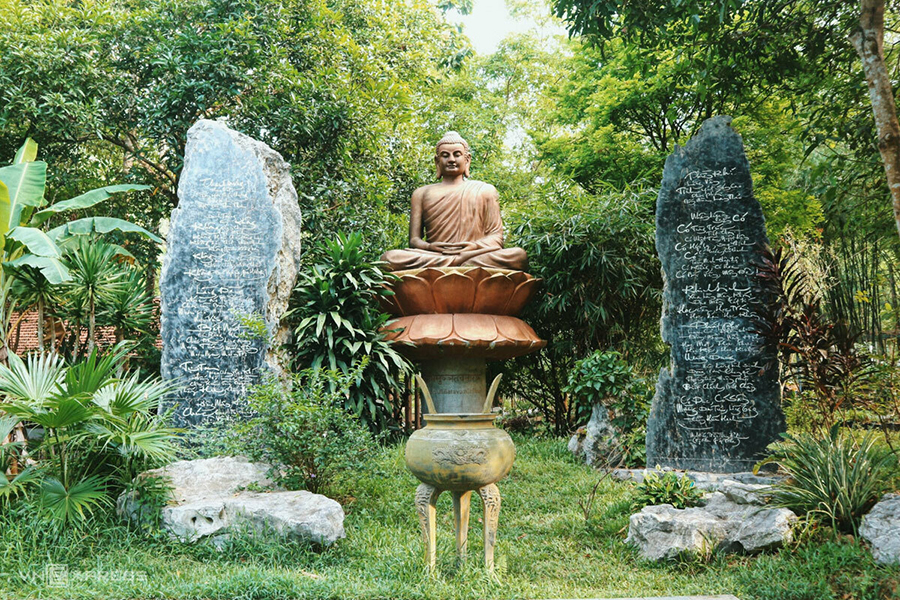 A peaceful spiritual getaway at the secluded Huyen Khong Son Thuong Pagoda. A close-up of a statue of the Buddha inside Huyen Khong Son Thuong Pagoda.