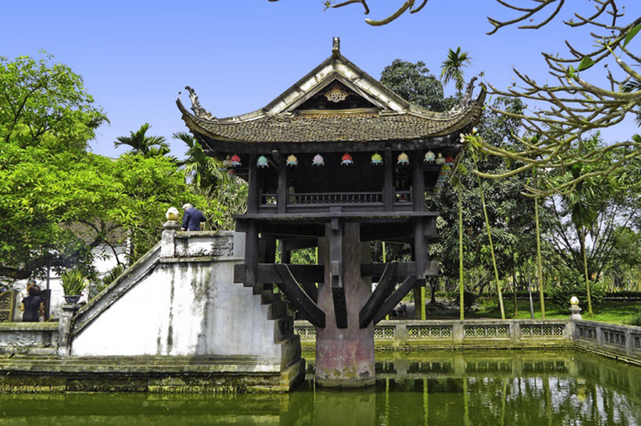 Hanoi’s iconic One Pillar Pagoda: A unique architectural marvel and tranquil landmark. The unique wooden structure of the One Pillar Pagoda in Hanoi, Vietnam, surrounded by water.