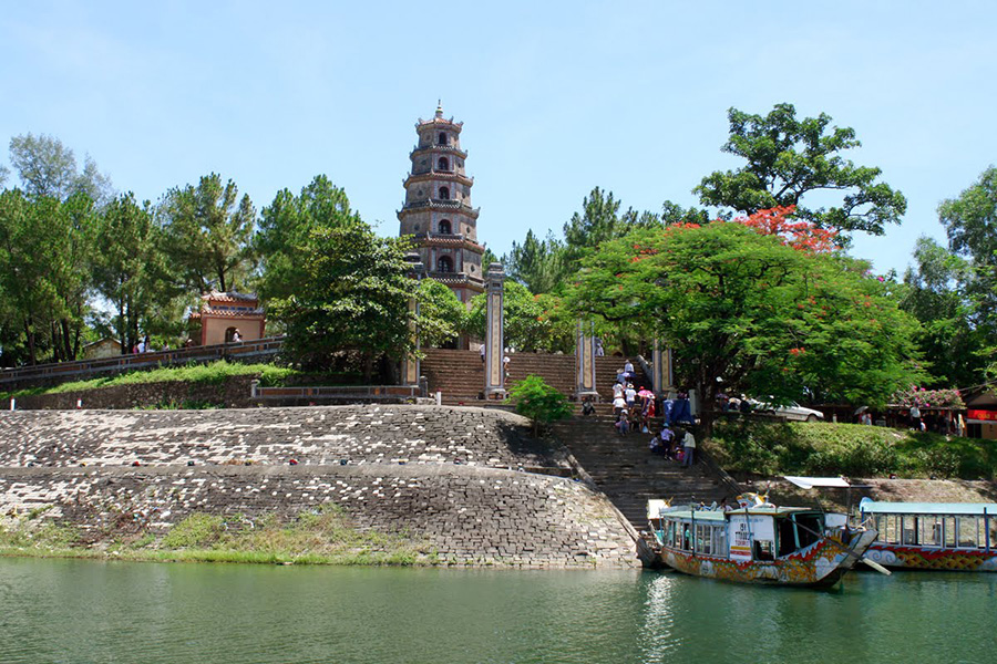 The iconic Thien Mu Pagoda: an ancient spiritual and architectural landmark on the Perfume River. The seven-story, octagonal tower of Thien Mu Pagoda, a historic site in Hue, Vietnam.